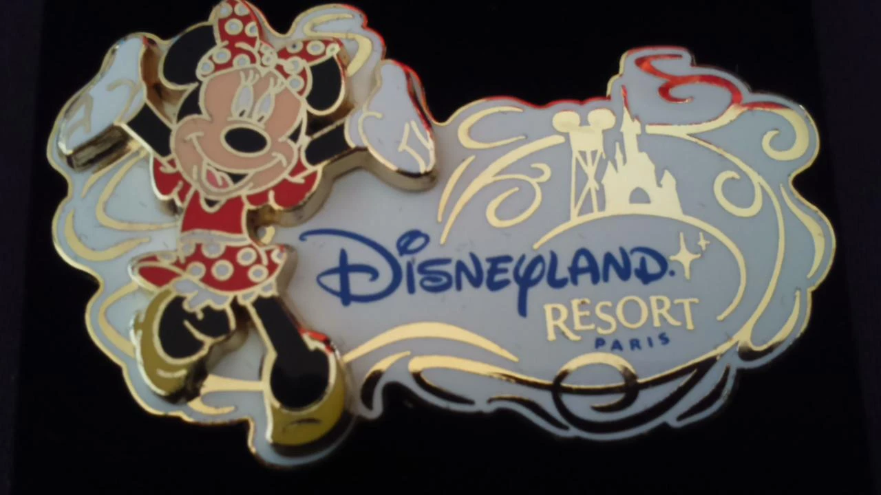 Rare pins disney Disneyland Paris : Minnie dans le parc